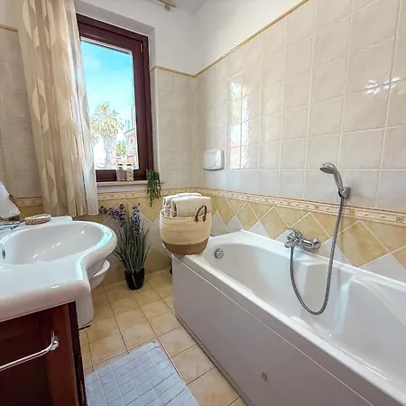 Little Rock Vicino Al Mare Rif A829 San Benedetto del Tronto
